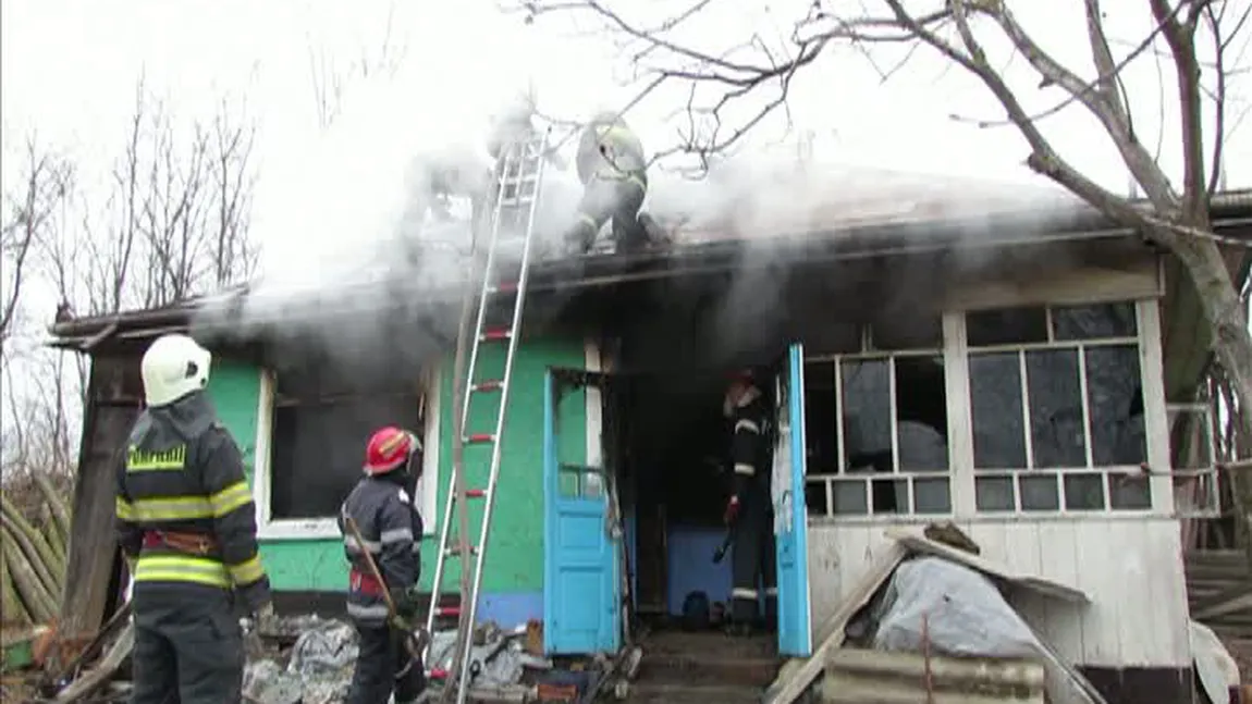 Incendiu devastator în Botoşani. O bătrână a ars de vie în propria casă