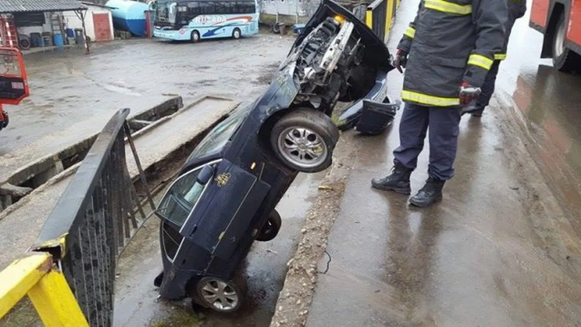 Accident în Târgu Mureş. O maşină a căzut de pe podul peste Mureş