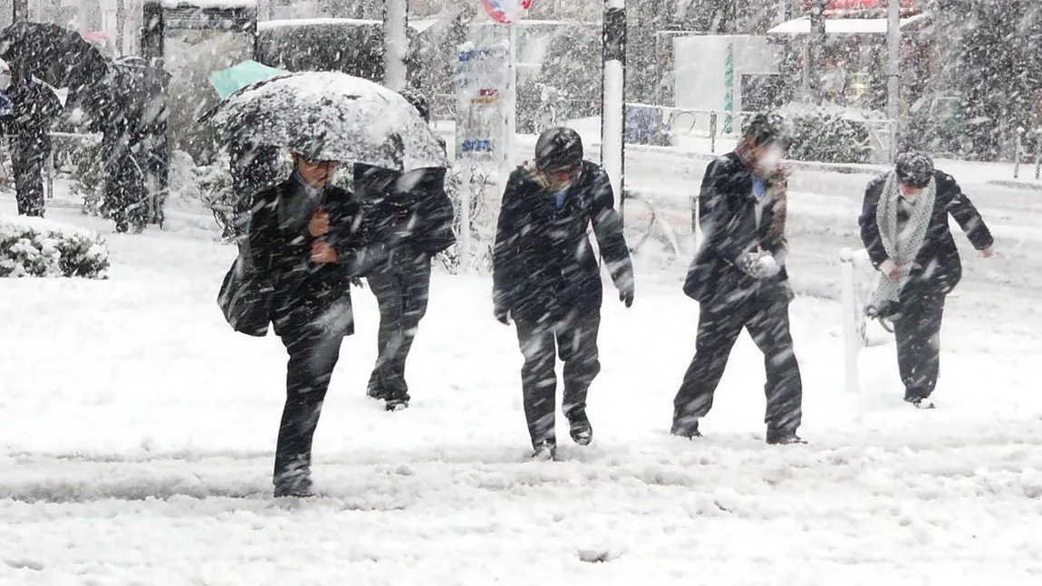 PROGNOZA METEO. Vin primele ninsori în România. Va fi strat de zăpadă de 15 cm