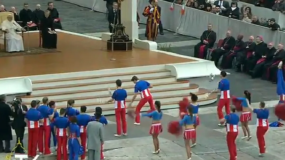 Spectacol pentru Papa Francisc. Majoretele au dansat la Vatican