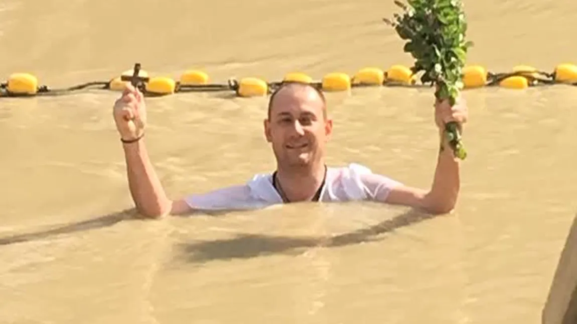Liberalul anchetat de poliţie s-a botezat în Iordan. Imagini uluitoare cu Mihai Seplecan VIDEO