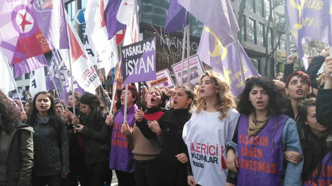 Manifestaţiile pentru Ziua Femeii din Istanbul, întrerupte cu gloanţe de cauciuc
