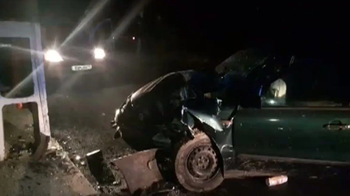 Accident grav în Tulcea. Un bărbat s-a urcat băut la volan şi a intrat cu maşina într-un stâlp