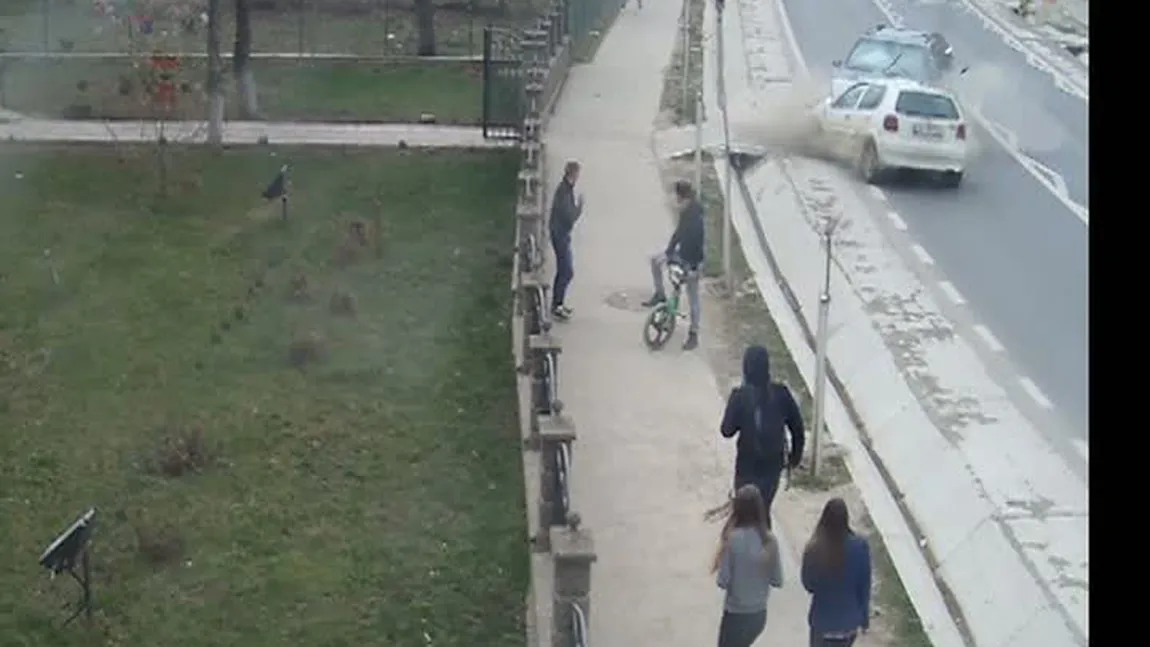 Accident grav în faţa unei şcoli. O persoană a murit VIDEO