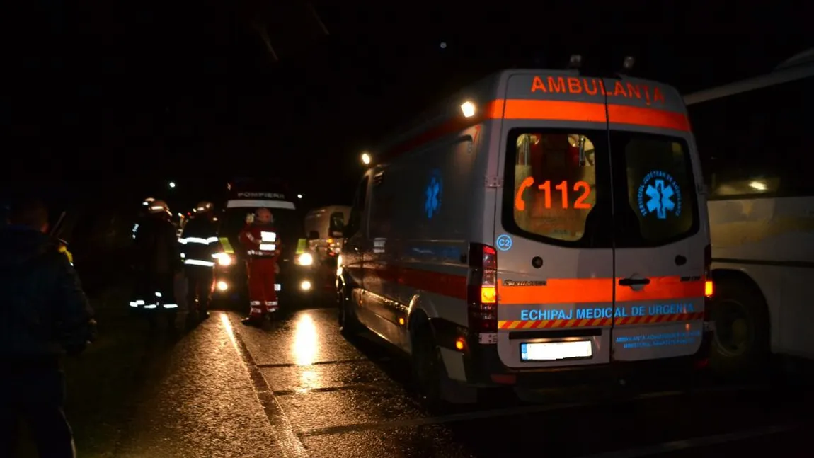 Accident între ambulanţă şi maşina poliţiei, în misiune