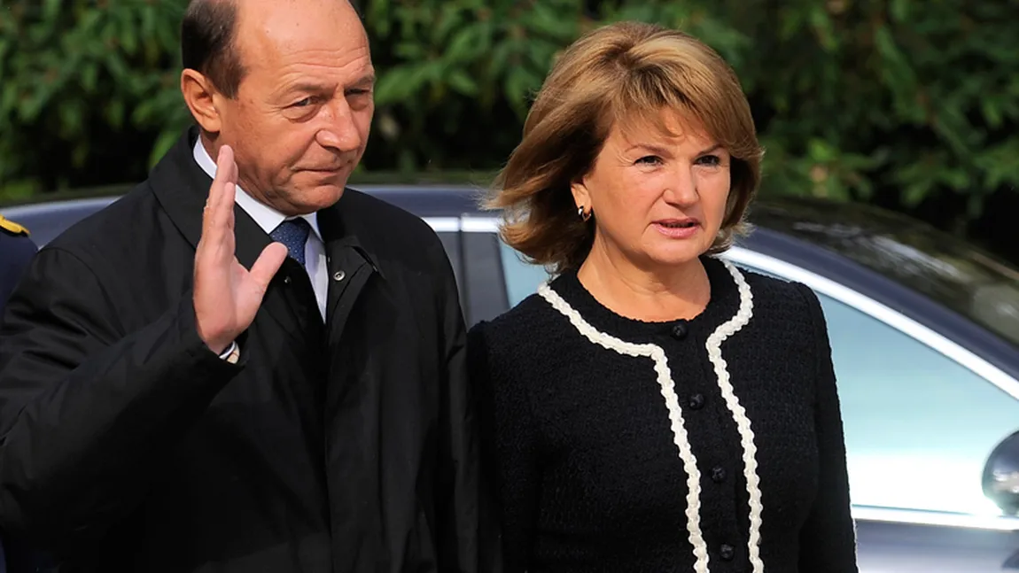 Traian Băsescu şi soţia sa Maria au depus cerere pentru obţinerea cetăţeniei Republicii Moldova