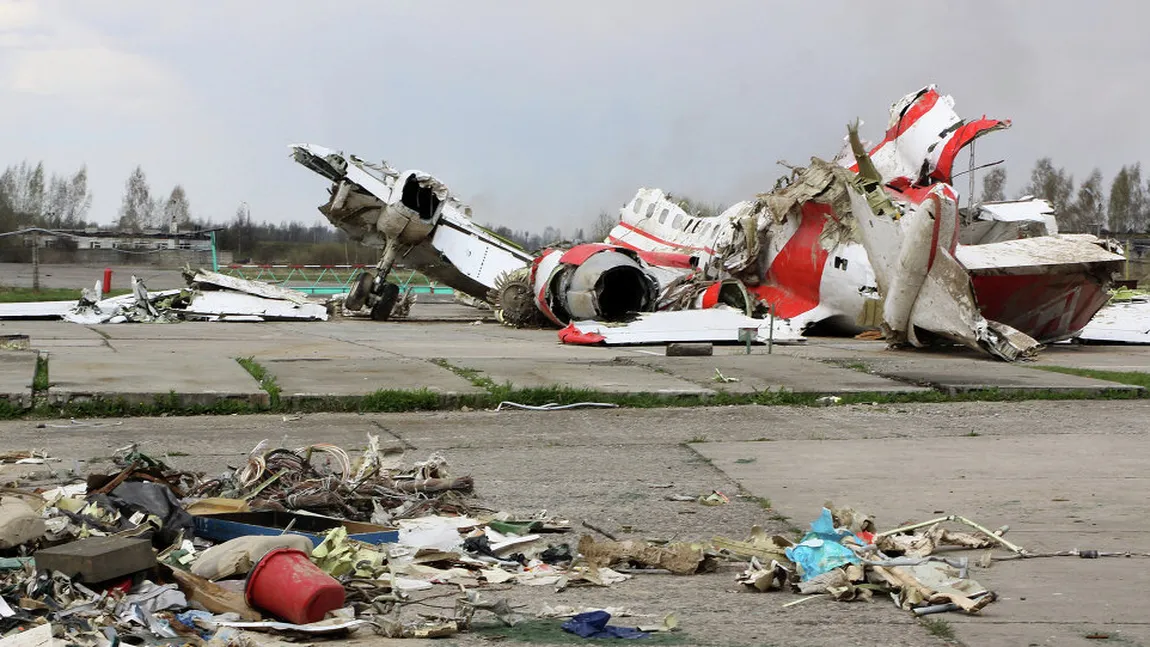 Tragedia de la Smolensk: Parchetul polonez acuză controlori de trafic aerian ruşi că au provocat 'voluntar' prăbuşirea