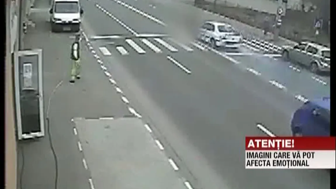 Fetiţă de 10 ani spulberată de un şofer pe o trecere de pietoni. O cameră video a surprins întregul accident VIDEO