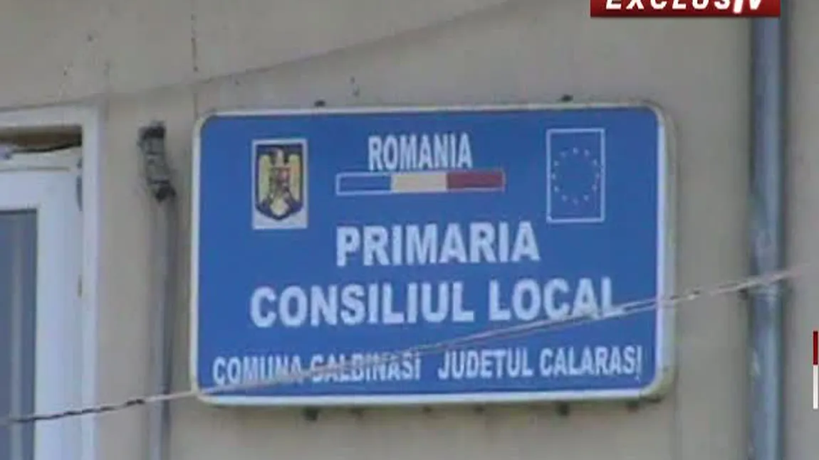 Teroare într-o comună din Călăraşi. Ţiganii agresivi au devastat primăria VIDEO