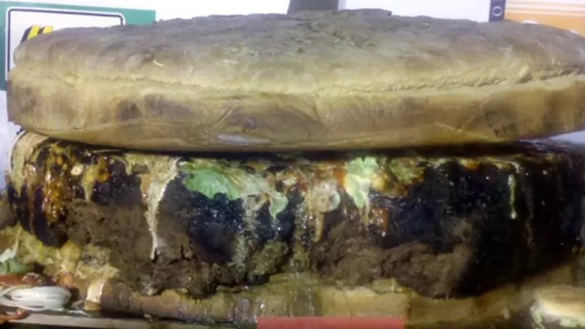 Cât costă şi cum arată cel mai SCUMP hamburger din lume VIDEO