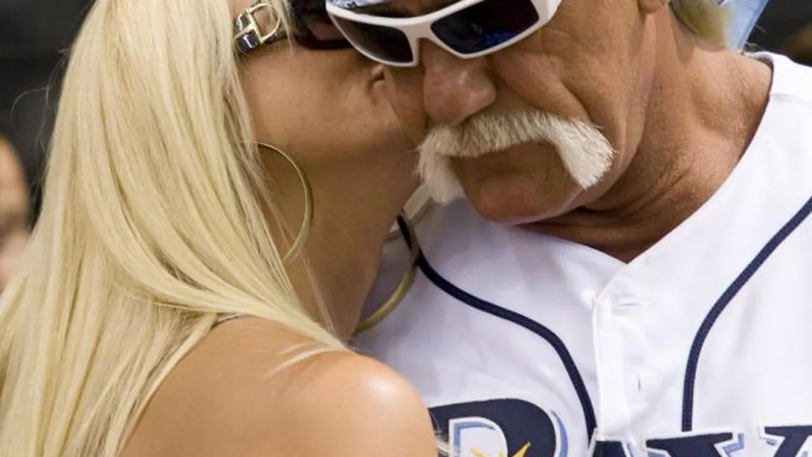 Hulk Hogan ia 140 de milioane de dolar pentru o partidă de sex cu soţia unui prieten