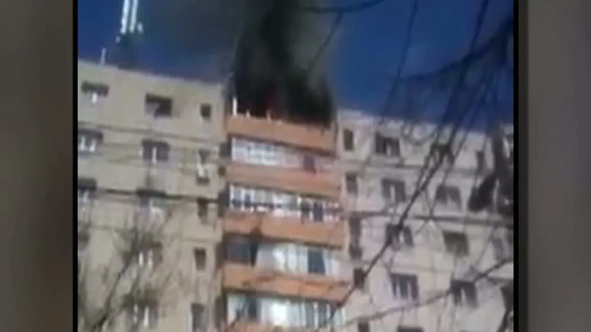 Panică într-un cartier din Ploieşti. Un incendiu a izbucnit într-un bloc cu zece etaje