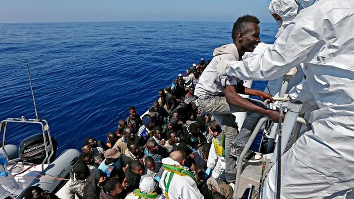 Garda de Coastă italiană a salvat sute de migranţi din Marea Mediterană
