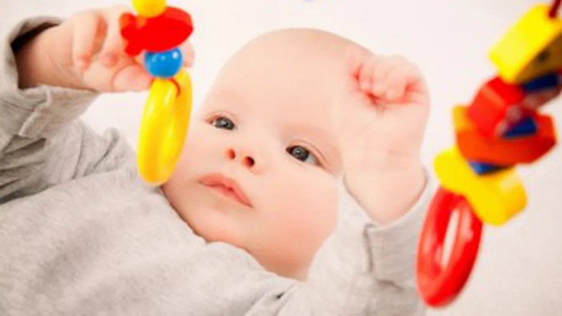 5 moduri prin care bebeluşii îţi arată cât sunt de deştepţi