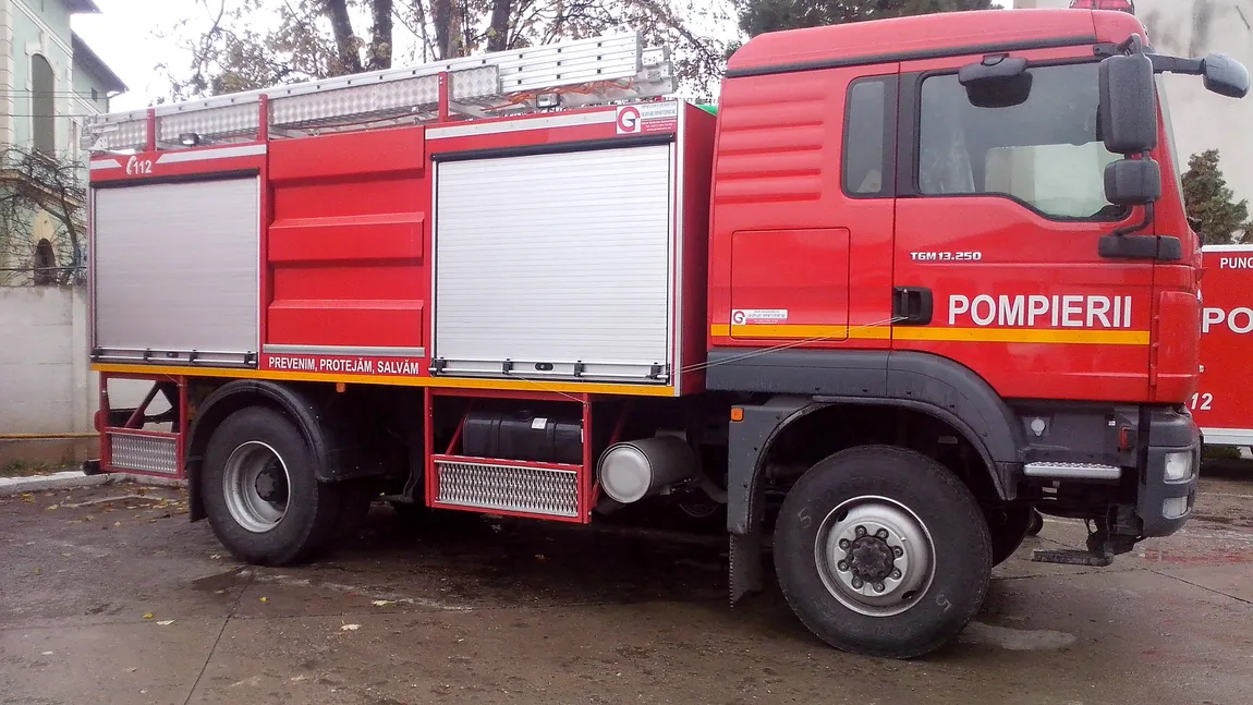 Copil de cinci ani, acroşat de o autospecială de pompieri, în Deva