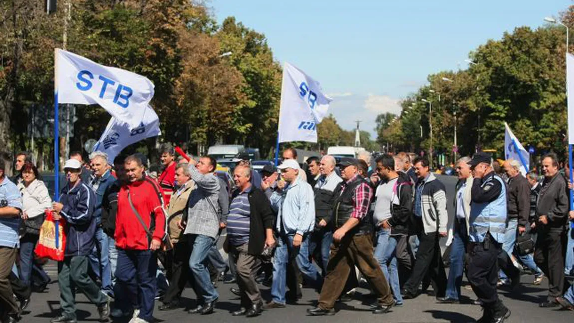 Sindicaliştii RATB protestează vineri la sediul DNA şi al Regiei