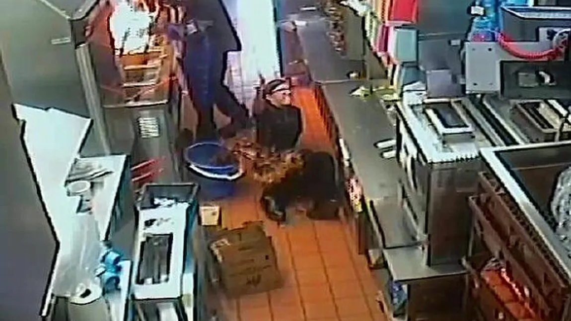 O româncă a căzut într-o găleată cu ULEI ÎNCINS într-un McDonald's din Australia VIDEO