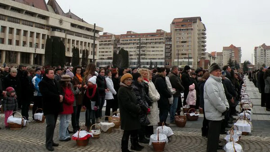 Paştele Catolic la Miercurea Ciuc: ŞASE MII de persoane au participat la sfinţirea bucatelor