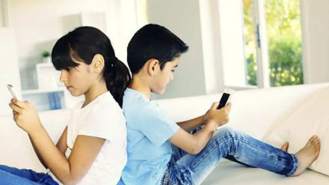 Copiii sub 12 ani nu ar trebui să folosească mobilul! 11 motive