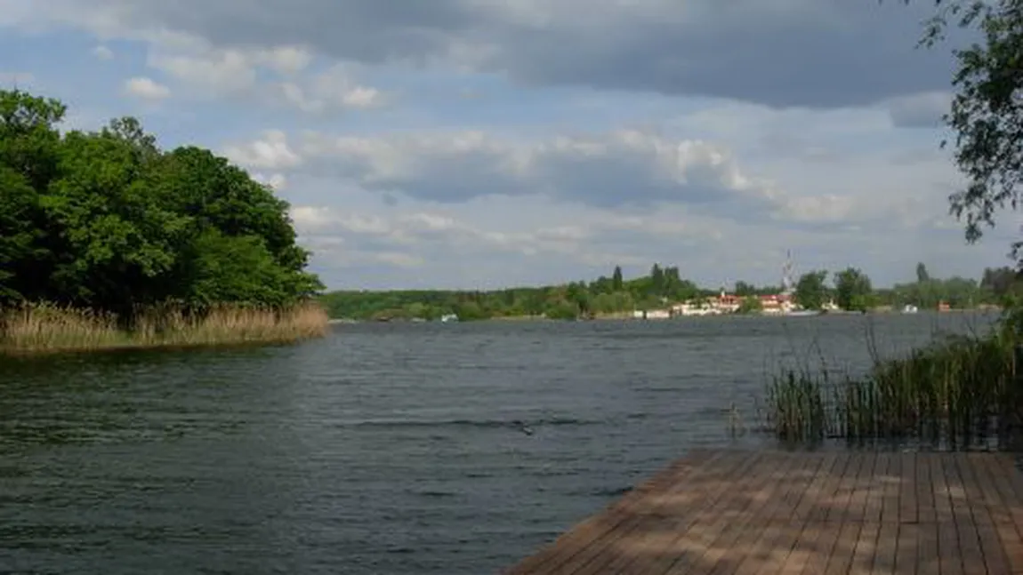 Operaţiune de salvare pe lacul Snagov. O tânără a fost la un pas de înec