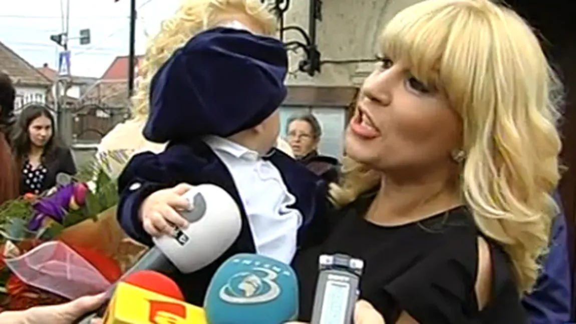 Elena Udrea, naşă de BOTEZ. Traian Băsescu, invitat special VIDEO