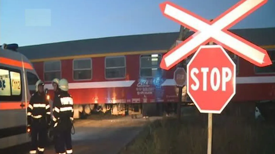 Accident GRAV în Braşov. O maşină a fost lovită în plin de un tren. Şoferul nu a supravieţuit
