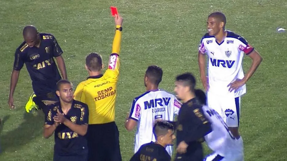 Reguli noi în jocul de fotbal. Schimbări importante în privinţa eliminării jucătorilor