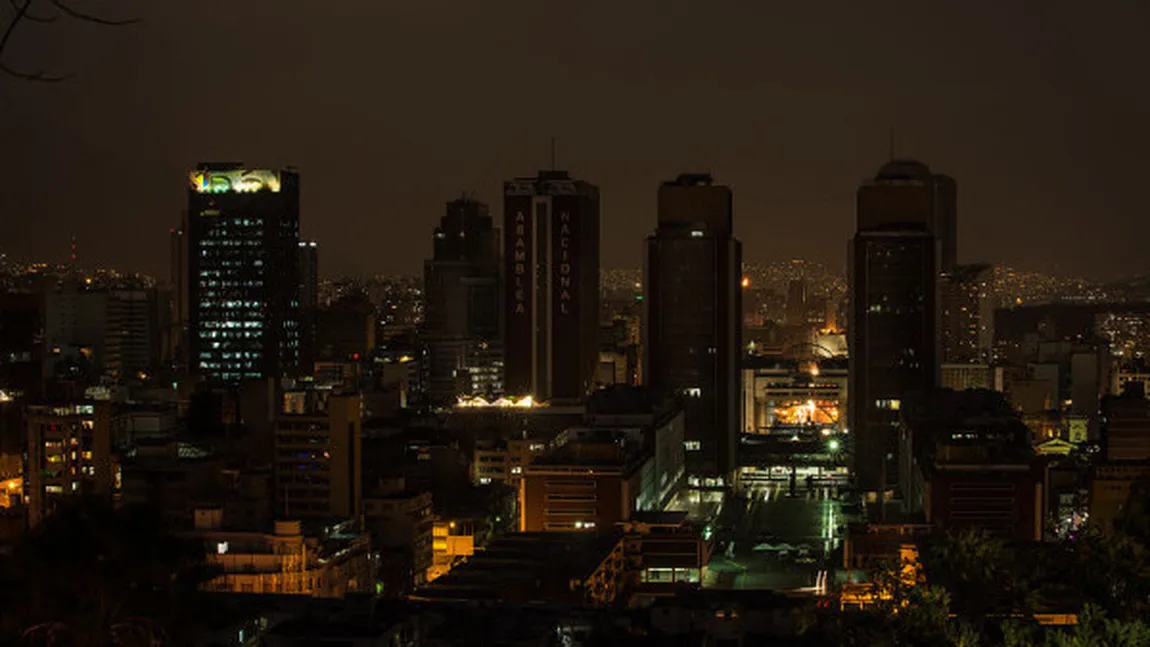 Din cauza crizei economice, o ţară va întrerupe curentul câte patru ore pe zi