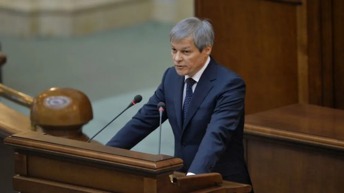 Propunerile lui Cioloş privind funcţionarii publici: instituţii de pregătire şi salarii în funcţie de performanţă