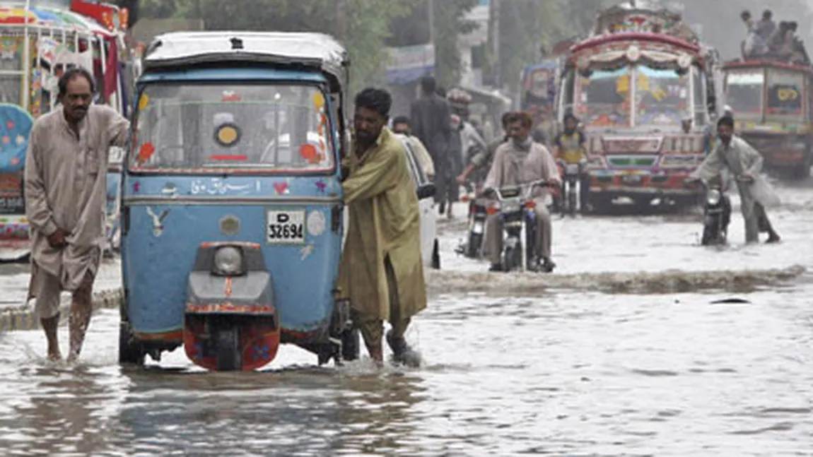 Cel puţin 36 de morţi şi 27 de răniţi în urma ploilor abundente din Pakistan