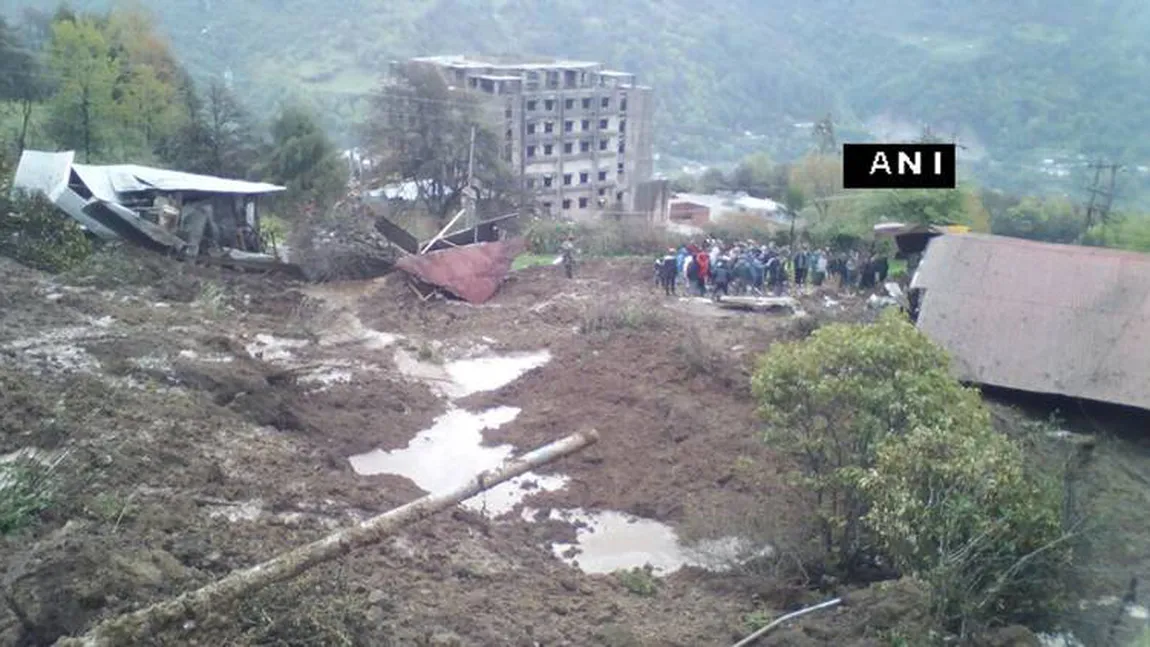 Alunecare de teren în India. Cel puţin 15 persoane şi-au pierdut viaţa