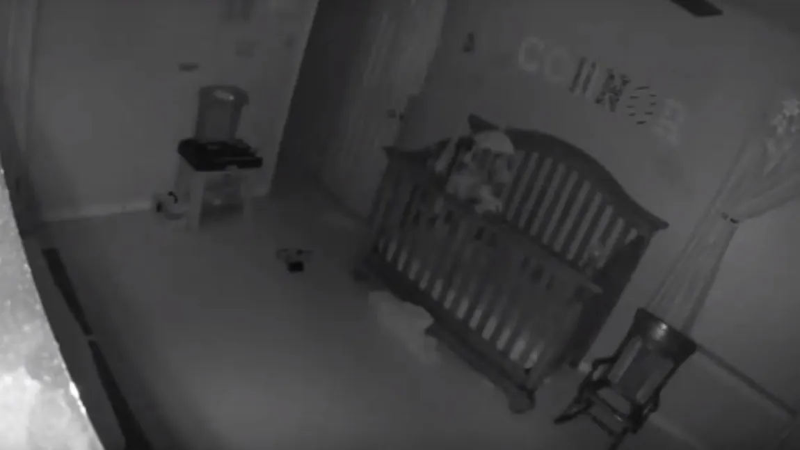 Părinţii au rămas muţi de uimire! Ce a surprins camera video din dormitorul unui bebeluş VIDEO