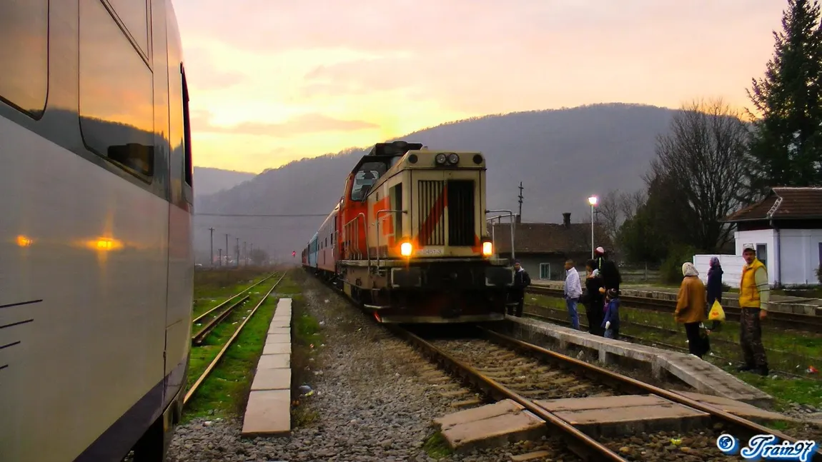 Peste 100 de călători, blocaţi de câteva ore în Gara Şuncuiuş din Bihor