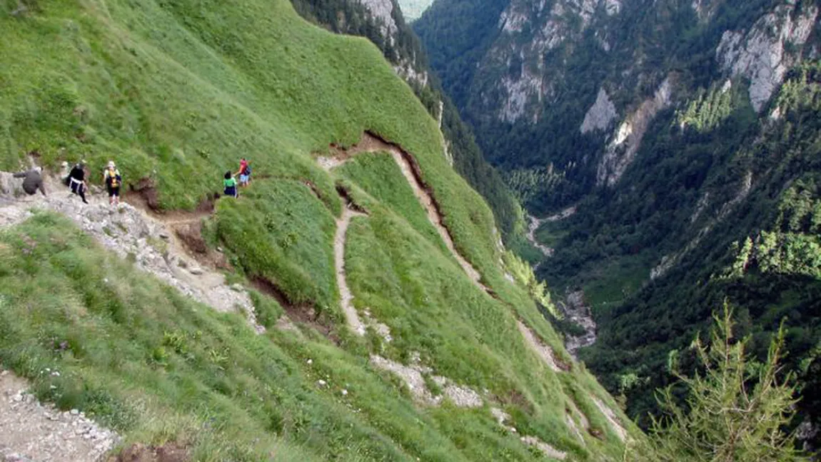 Cărarea din Buşteni care când apare, când dispare. Cine ajunge să păşească pe ea moare sau se volatilizează FOTO