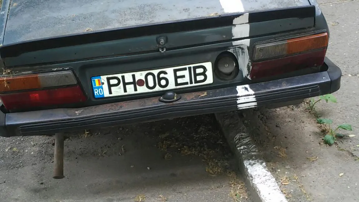 Pedeapsă dură pentru un bărbat care şi-a abandonat Dacia pe trotuar. Vecinii s-au răzbunat pe el şi i-au văruit maşina