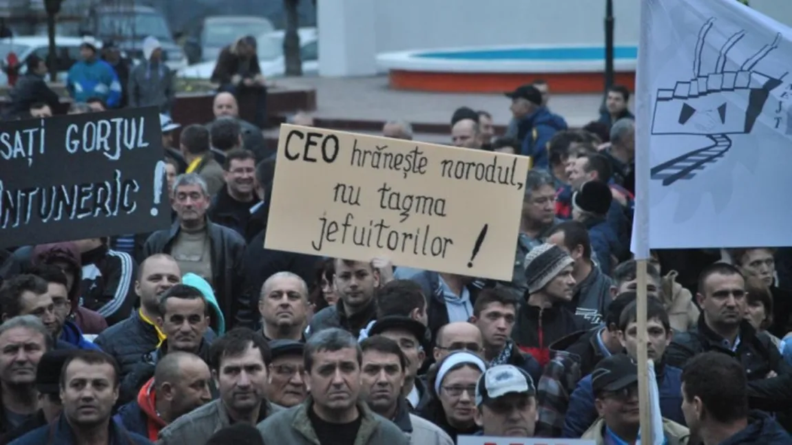 Minerii, aflaţi în cea de-a şaptea zi de marş, vor ajunge luni dimineaţă la Bucureşti