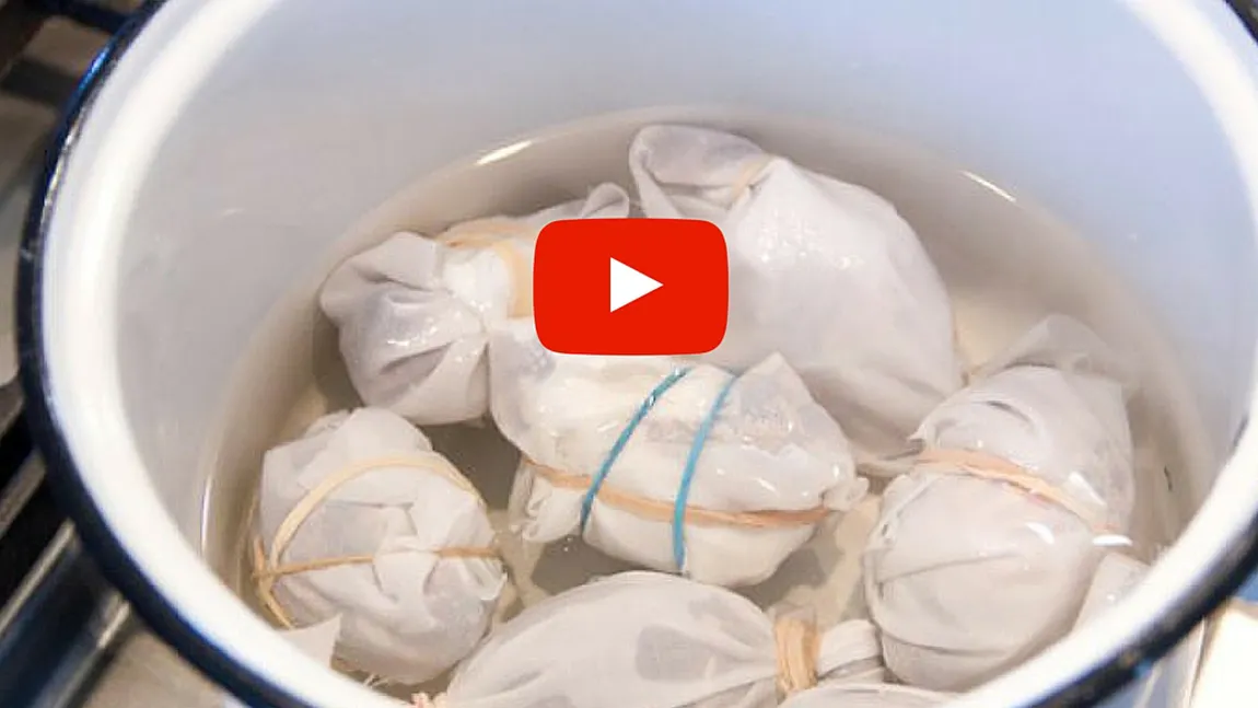 VIDEO: Ouă încondeiate cu cravate