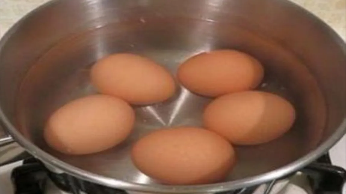 Arunci apa în care au fiert ouăle? Faci o mare greşeală