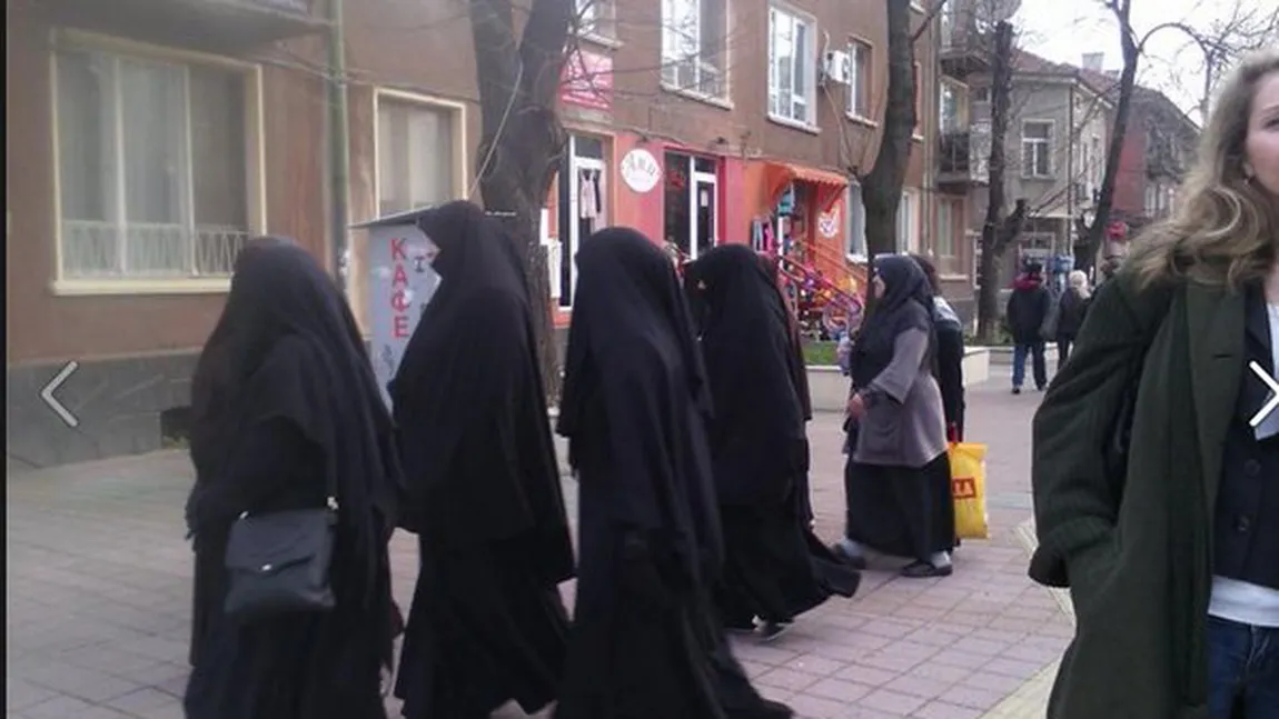 Un oraş din Bulgaria interzice vălul islamic. Măsura e fără precedent în sud-estul Europei