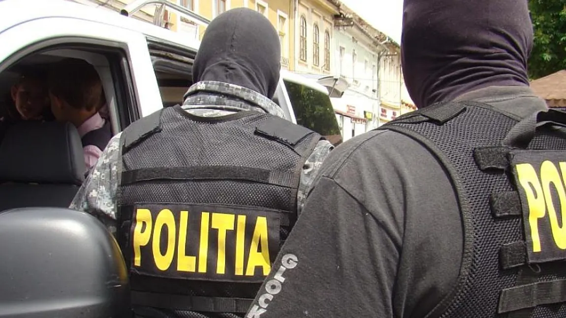 Percheziţii la Poliţia din Reghin: Mai mulţi agenţi, cercetaţi pentru luare de mită şi abuz în serviciu