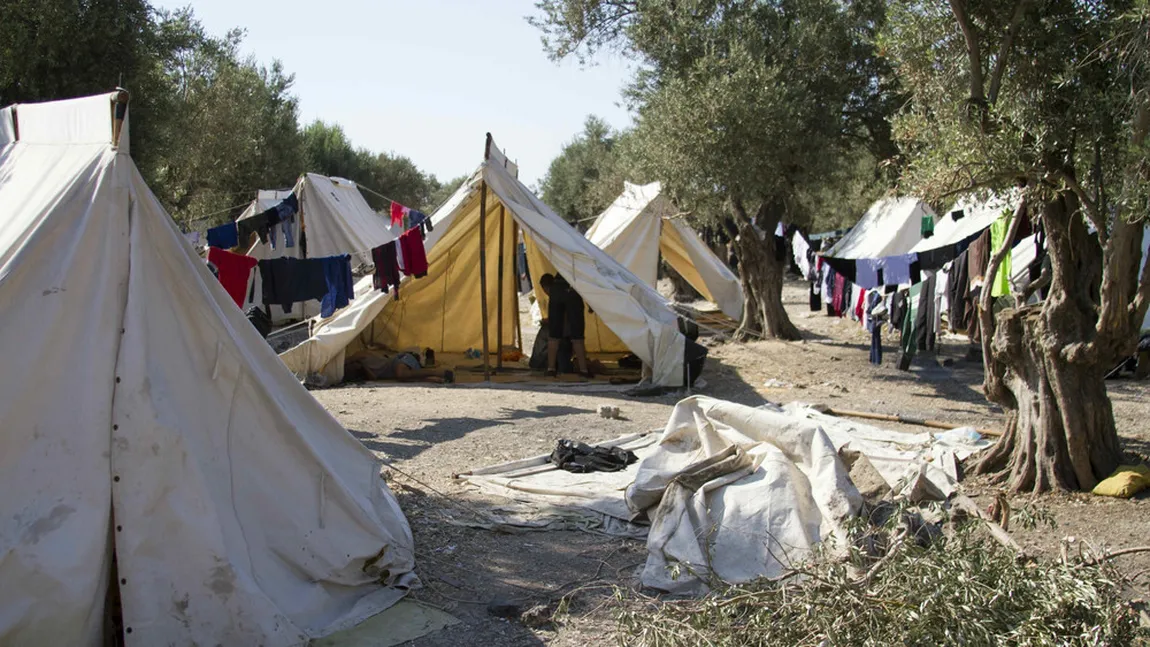 Grecia le permite migranţilor care sunt retrimişi în Turcia să părăsească taberele de pe insule