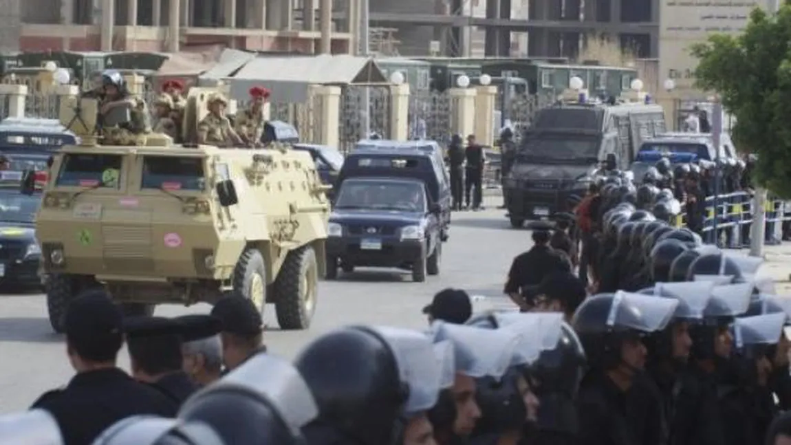Opt poliţişti au fost ucişi de persoane înarmate la sud de Cairo