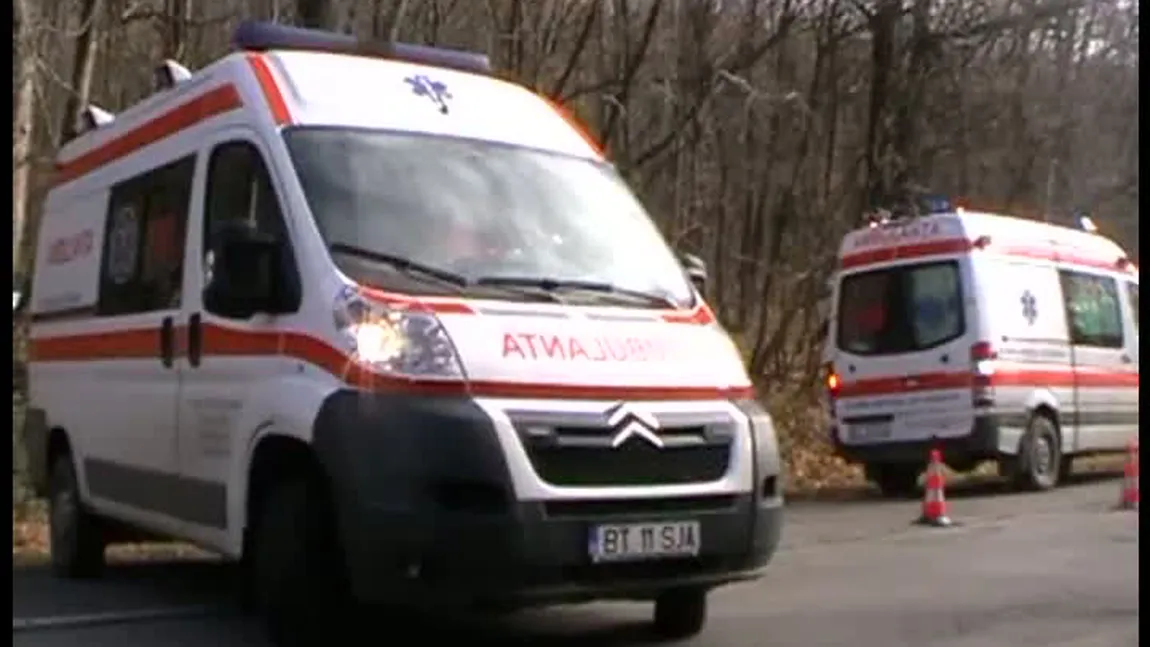 TRAGEDIE în Sibiu: Patru persoane, rănite după ce trei maşini şi un TIR s-au ciocnit