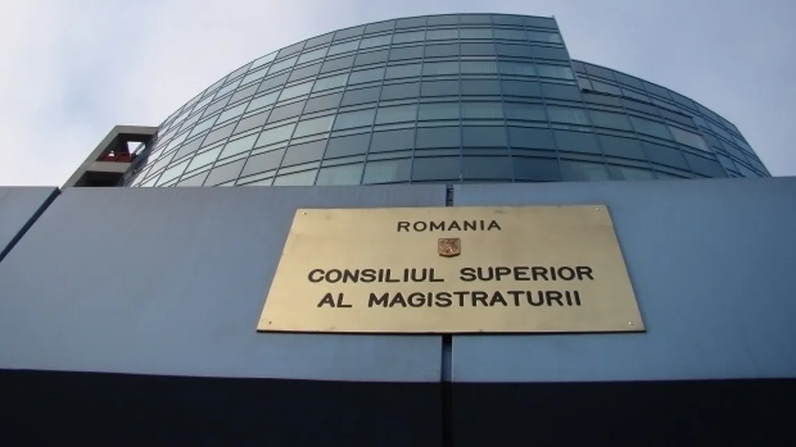 CSM a exclus din magistratură un judecător şi a sancţionat alţi trei