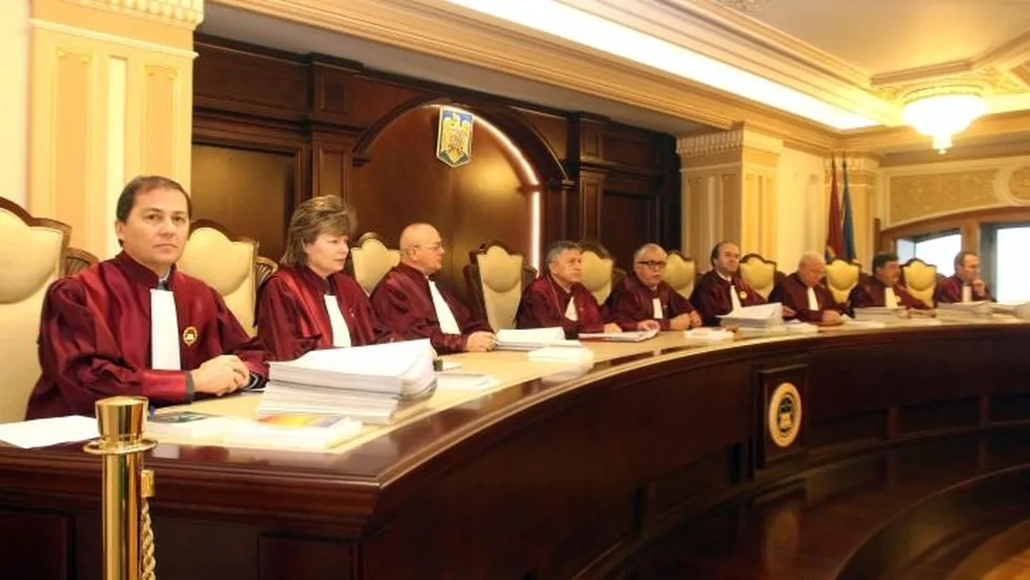 CCR discută pe 6 iulie sesizarea lui Iohannis privind neconstituţionalitatea legii privind statutul aleşilor locali