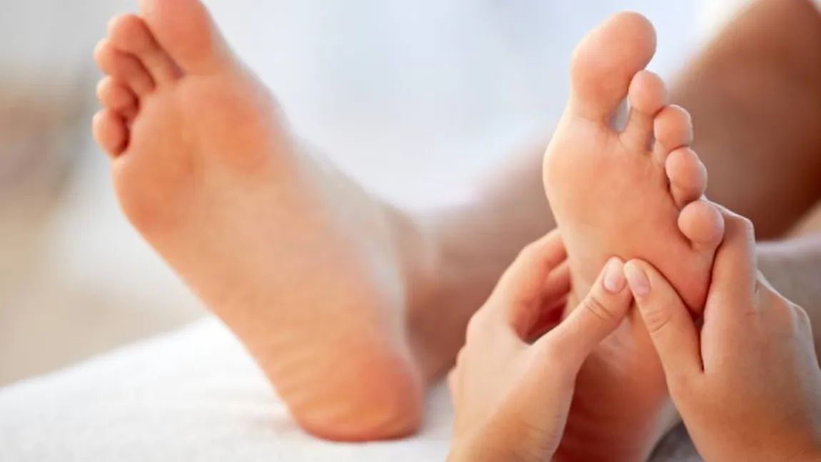 De ce e bine să-ţi masezi tălpile în fiecare seară