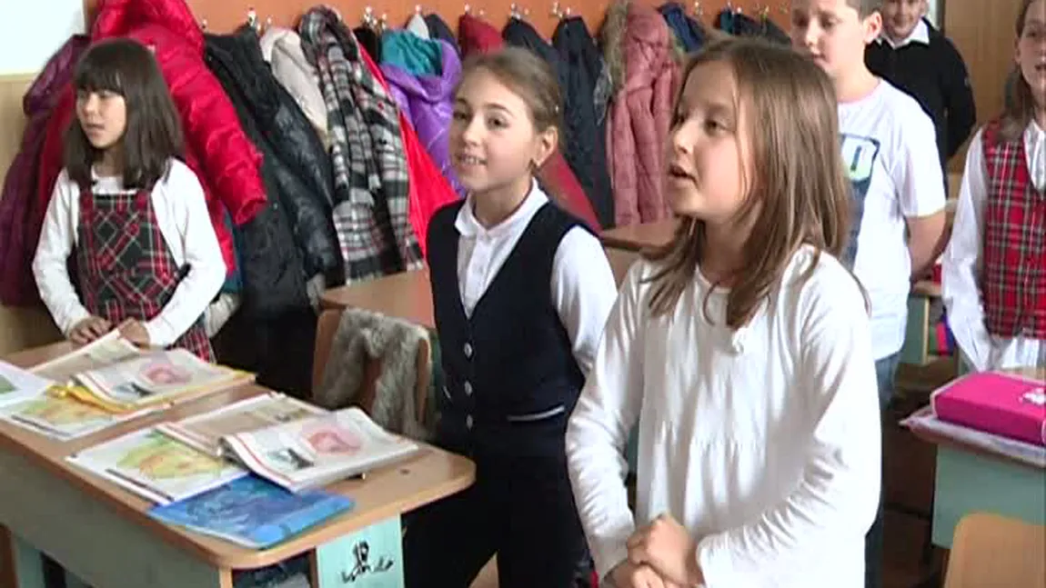 Situaţie incredibilă în sistemul de învăţământ românesc. Manualele şcolare au venit cu o întârziere de 8 luni