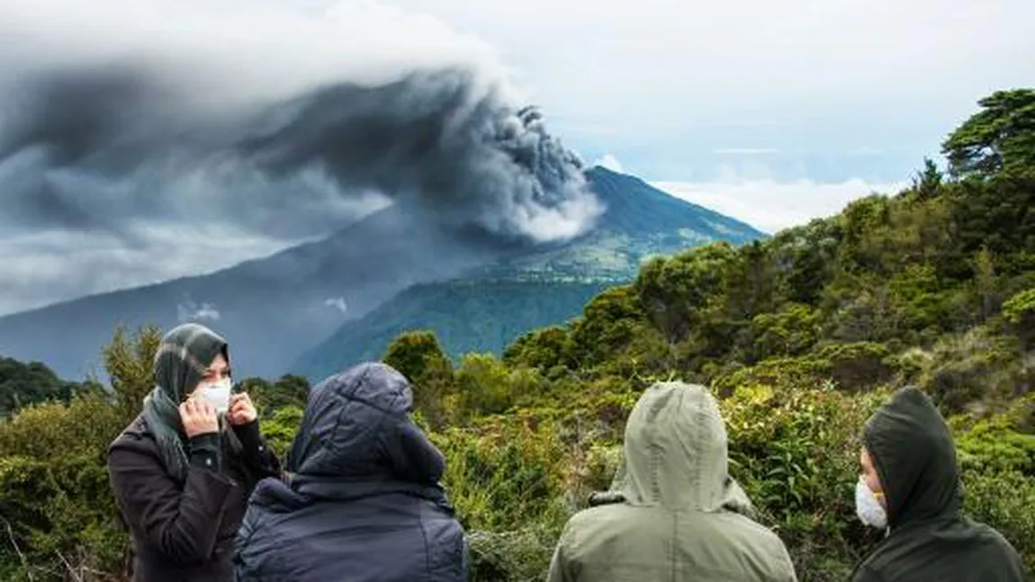 Erupţie vulcanică în Costa Rica: Capitala şi mai multe localităţi, înecate în fum şi cenuşă VIDEO