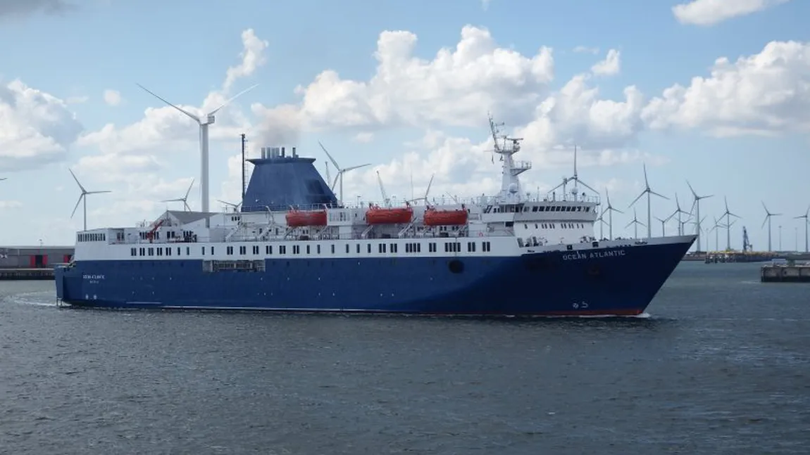 Un român ar fi căzut de la bordul unui feribot în Marea Britanie. Este căutat în Oceanul Atlantic