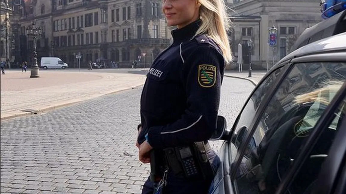 Este cea mai sexy poliţistă. Toţi bărbaţii vor să fie percheziţionaţi de ea GALERIE FOTO